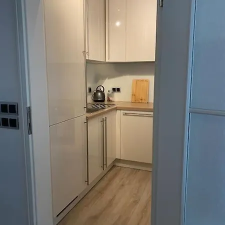 Apartment Ruhiges Mit Terrasse